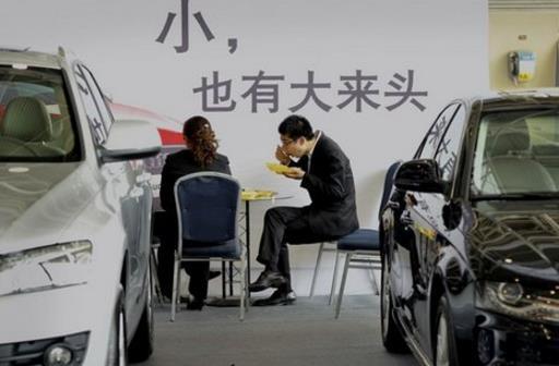 離職4S店銷售揭秘 貸款買車與全款買車的巨大差異，過戶背后的陷阱